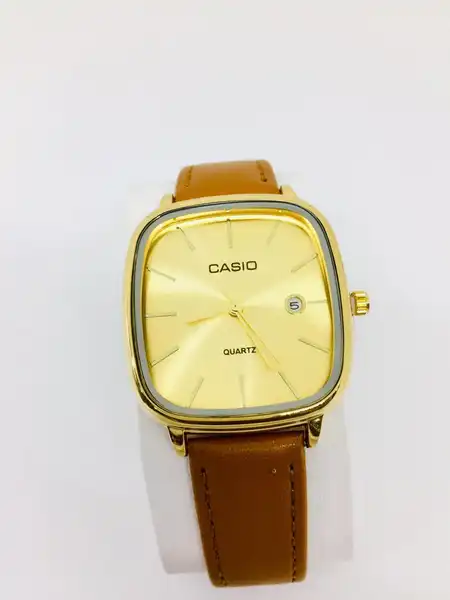 Montre Casio Vintage Carrée – Édition Gold & Tan