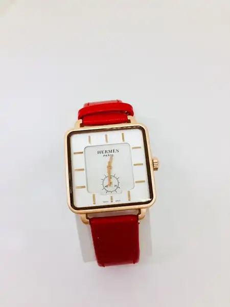 Montre Hermès Carrée – Édition Rouge Passion & Or Rose