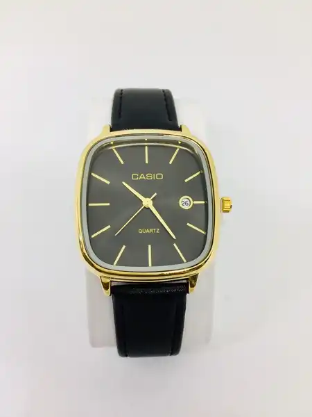 Montre Casio Vintage Carrée – Édition Gold & Black Classic