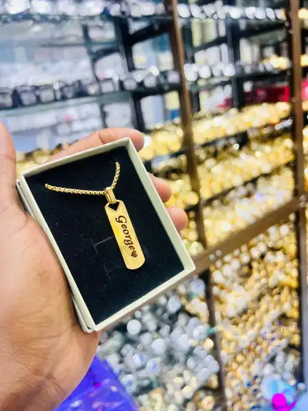 Collier Pendentif Plaque Verticale